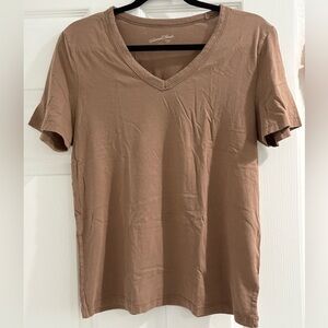 EUC Universal Thread tan V-Neck T-Shirt Medium
